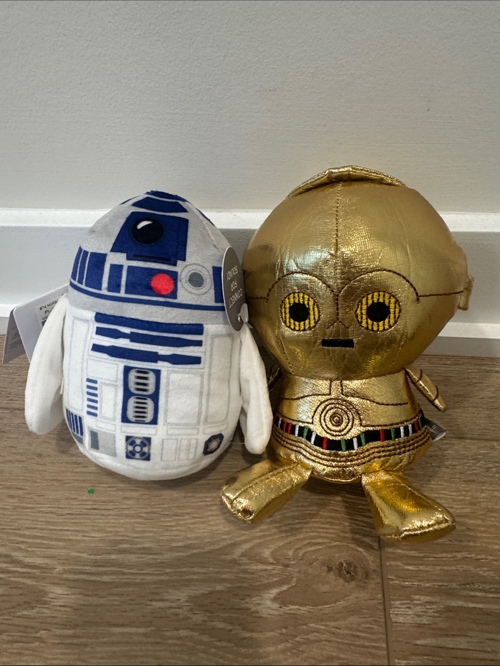 NWT Hallmark White & Gold Droid Magnetic Plush Pair - R2-D2 & C-3PO
